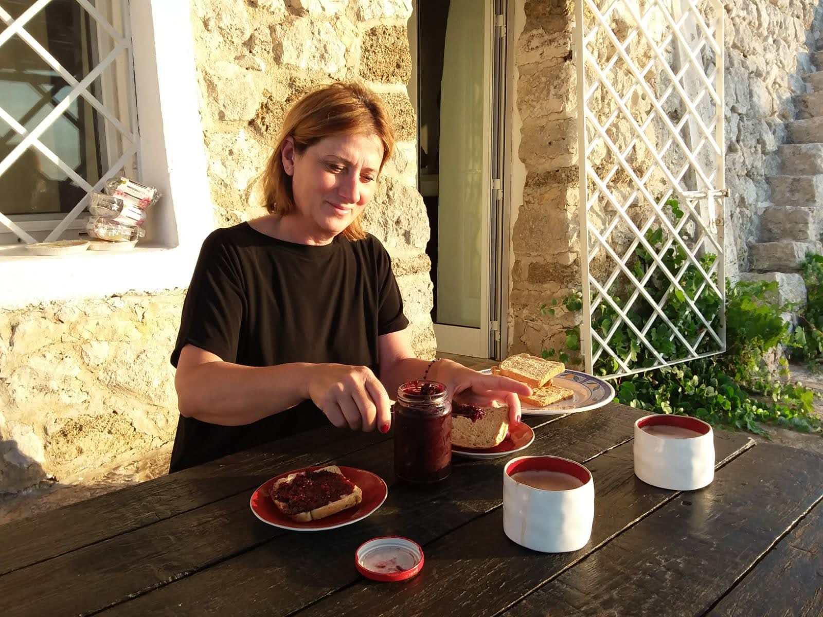 Anna, host di Sassi Sedicidiciotto, accoglienza personalizzata per gli ospiti della casa vacanze a Matera